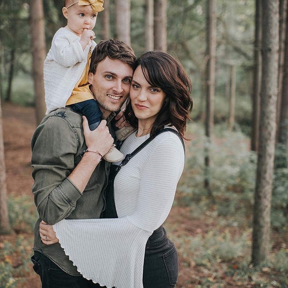 Meet your Posher, Caitlin - Picture 1 of 4